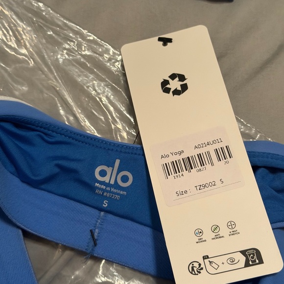 ALO Yoga Heartthrob Sky Blue Activewear Set - Picture 6 of 6